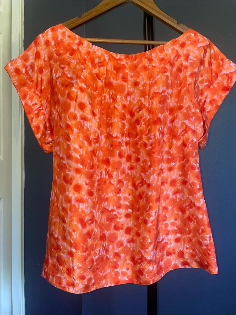 Banana Republic 100% Silk Short Sleeve Floral Blouse Top with Pleated Neckline - Picture 8 of 8